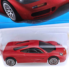 Hot Wheels  McLaren F1 HW The 90S Car for Ages 3 and Up (Red)